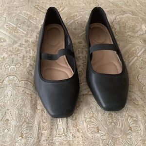 Old navy black flats